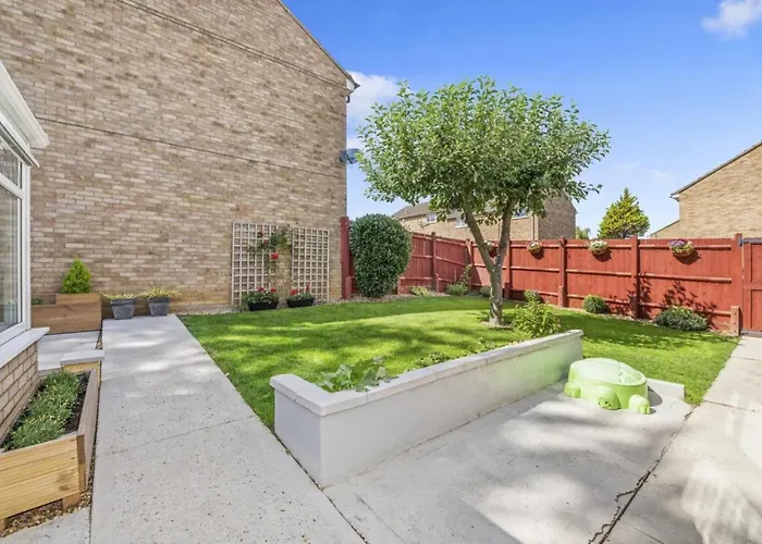 Bright, Airy & Beautifully Decorated 3 Bedroom Home