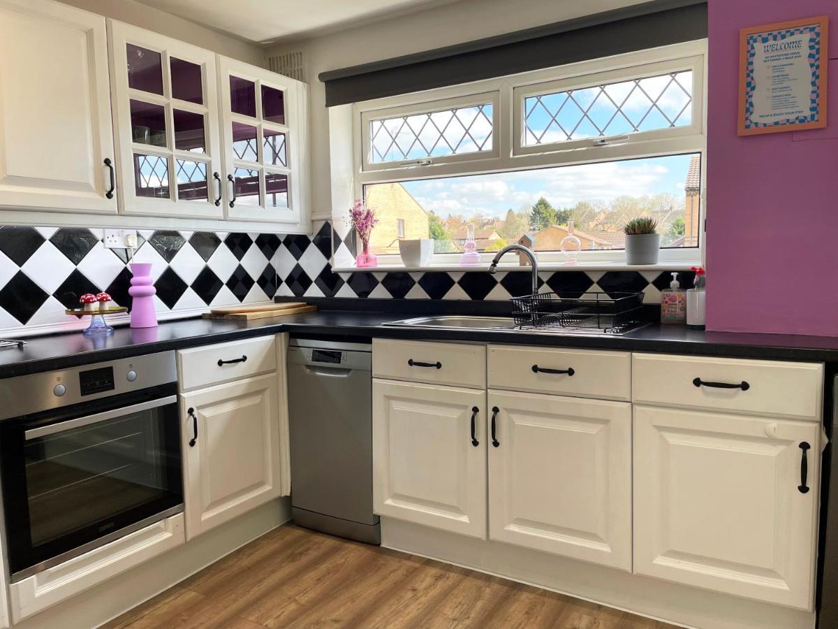 Bright, Airy & Beautifully Decorated 3 Bedroom Holiday home Kettering