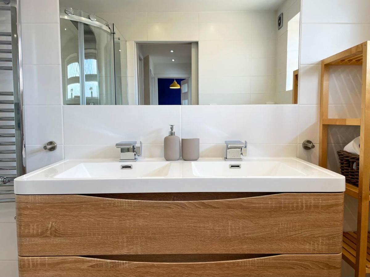 Bright, Airy & Beautifully Decorated 3 Bedroom