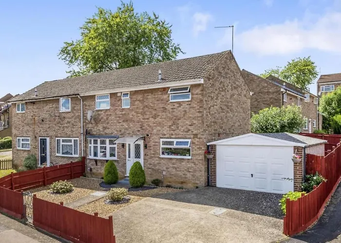 Bright, Airy & Beautifully Decorated 3 Bedroom Home