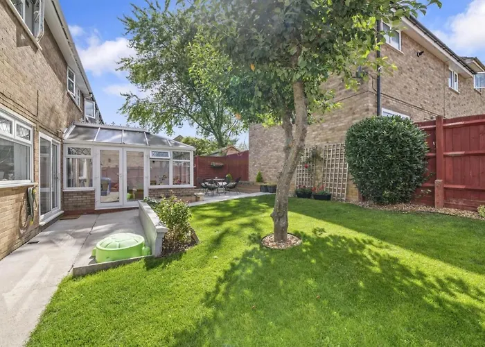 Bright, Airy & Beautifully Decorated 3 Bedroom Home